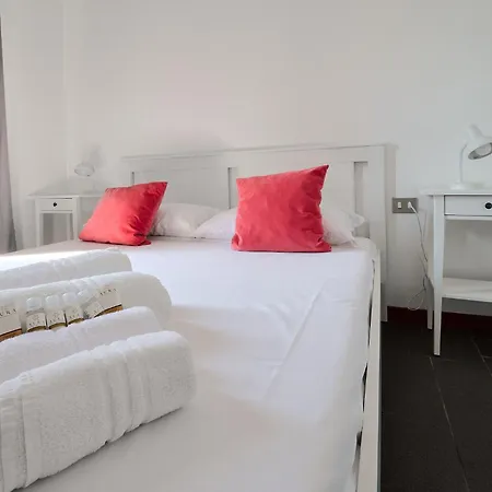Rustic And Cozy In Navigli Milan